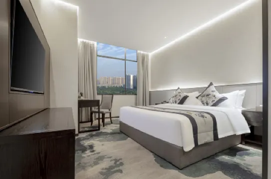 Green Oriental Hotel (Xiaogan East Railway Station)