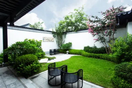 Yuanfei Resort Отели рядом с достопримечательностью «Generation Classical Automobile Museum»