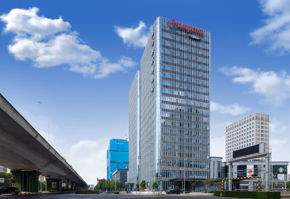 1. 햄튼 바이 힐튼..