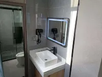 Yuexin Premium Rooms (Huilai High-Speed Railway Station Branch)