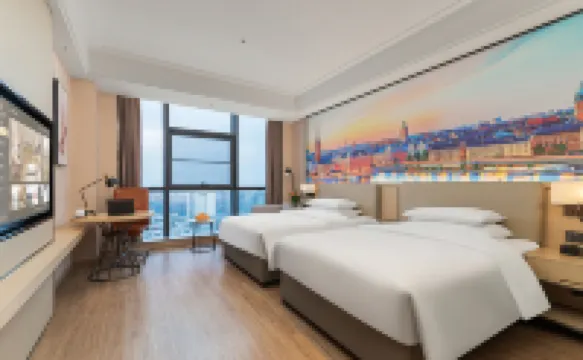 Vienna International Hotel (Zhaotong Hongxing Hejing Plaza) - parking