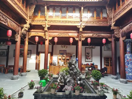 Kaihua Leshe Homestay Отели рядом с достопримечательностью «Huaqian Valley»