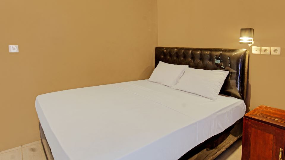 Capital O 92747 Ombak Cafe & Homestay