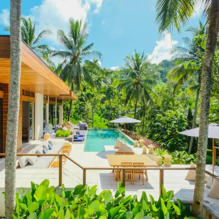 EM HILL ESTATE LOMBOK