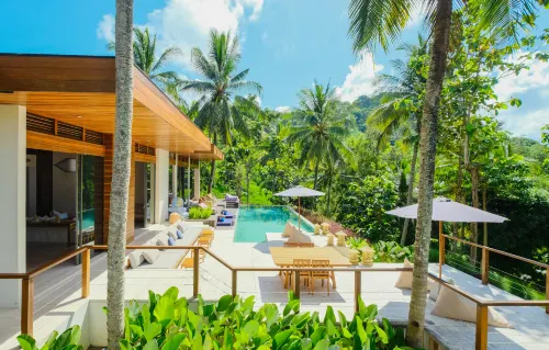 EM HILL ESTATE LOMBOK - 4-Star
