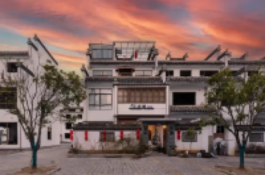 Xidi Banlan Homestay(Xidi Ancient Village Scenic Area Store) Hotels near Yixian Dong Railway Station