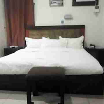 Dyke Suites and Apartments Others