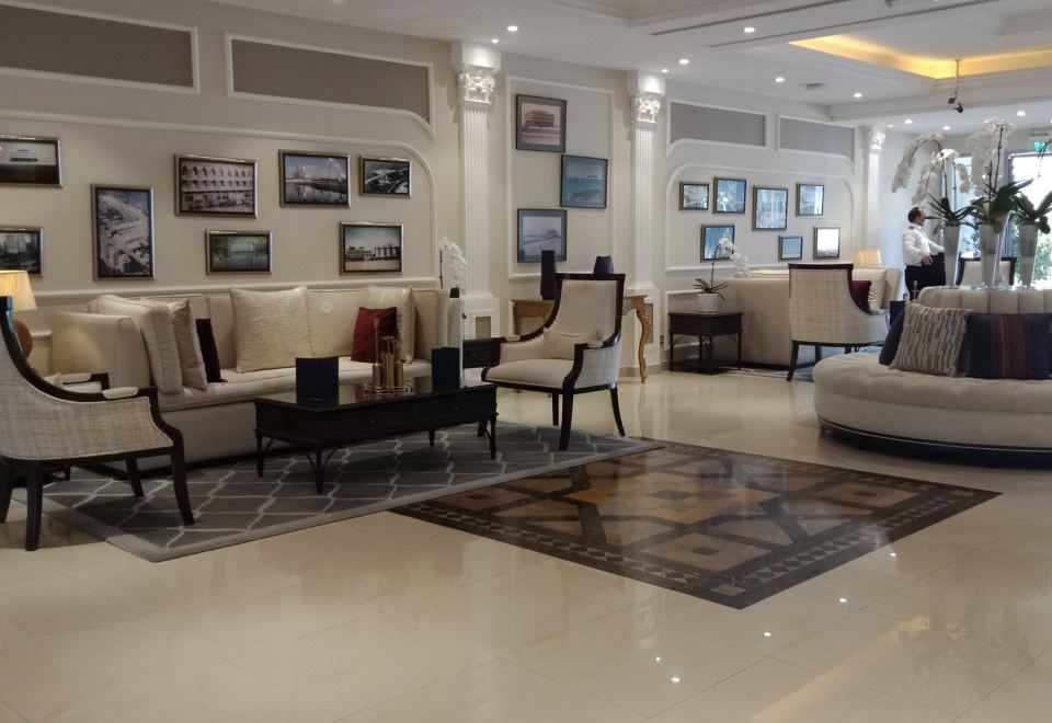 알 아인 팰리스 호텔의 야외 수영장