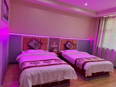 Linxia Boya Hotel Отели рядом с достопримечательностью «Linxia Fenghuang Shan Mudan Base»