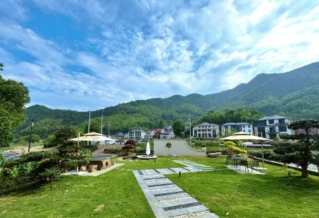 Hangzhou Qiyueju 180° Countryside Highland Creek View Homestay (Longlinba Scenic Area) Отели рядом с достопримечательностью «Fuyang Longlinba Sceneic Area»