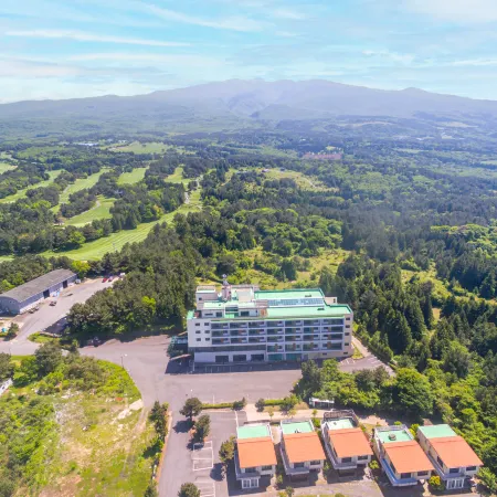 Hallasan Resort Отели рядом с достопримечательностью «Эко-лес Халла»