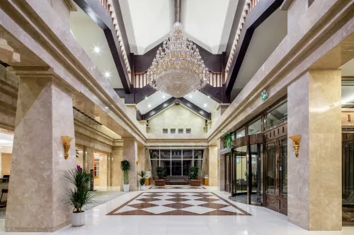 Huangting International Hot Spring Hotel (Changbaishan Railway Station Erdao Baihe)