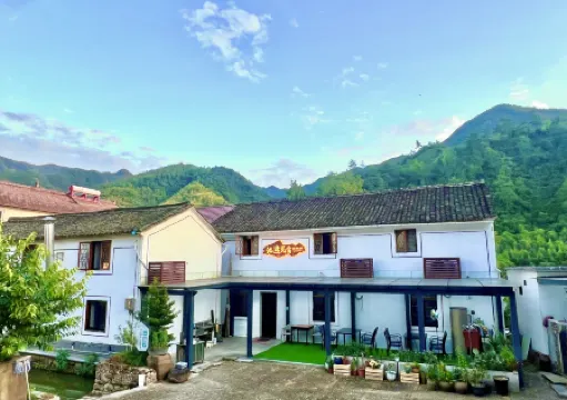 Tonglu Chibian Homestay Отели рядом с достопримечательностью «Shishe Village»