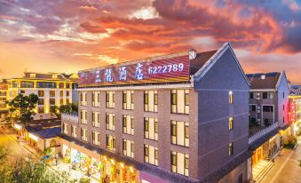 Maitreya Sanlong Hotel (Huquan Hot Spring Ecological Park Honghe Water Town Branch)