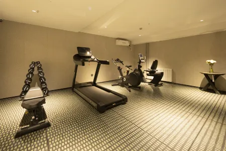 Romantic Season Middle Street Hotel (Shenyang Zhongjie Palace Museum Joy City Store) Отели рядом со станцией Shenyang East Railway Station