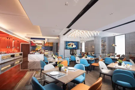 Hampton by Hilton Jinan Railway Station（Colorful Wuzhou Commercial Plaza ) Отели рядом с достопримечательностью «Tianqiao Gymnasium»