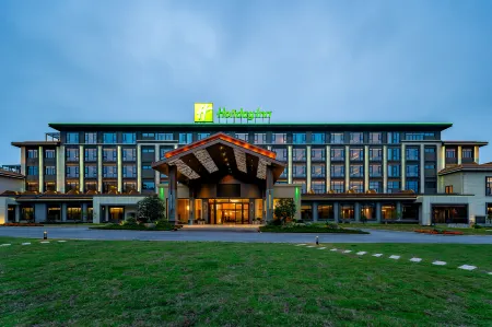 Holiday Inn Jiuhua Mountain Hot Spring Отели в г. Цинъянь