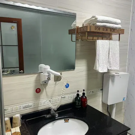 Longling Qiaoyuan Hotel