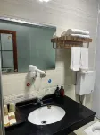 Longling Qiaoyuan Hotel