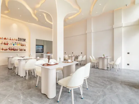 Coastline | Designer: Yuri | High-end Resort Hotel (Yin Tan International Passenger Port Branch) Отели рядом с достопримечательностью «Bei Hai Silver Beach»