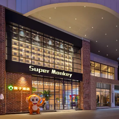 Super Monkey Hotel Các khách sạn gần Quý Cảng