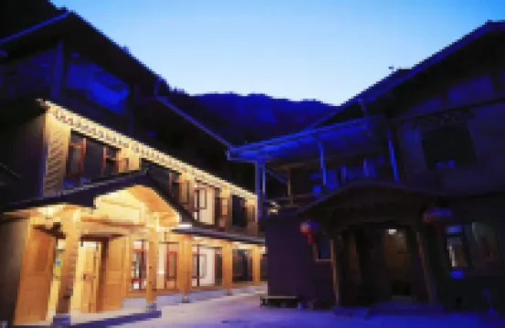 九寨溝畔山雲墅