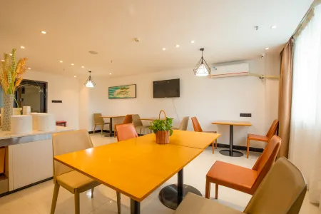 Kaiwei Hotel (zhuhai jinwan airport Branch) Отели рядом с достопримечательностью «Zhuhai College of Science and Technology»