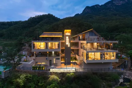 Nanluan Yunqi Vacation Apartment (Bali Gou Tianjie Mountain Scenic Area) Отели рядом с достопримечательностью «Jiulian Mountain Scenic Area»