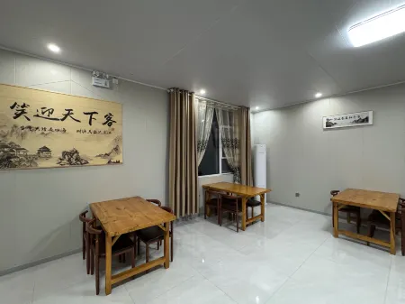 Weishan Xinyi Homestay Отели в г. Вейшань