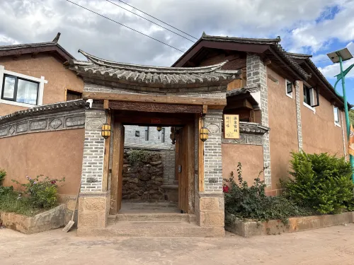 Weishan Fengchuan Tower Hot Springs Chinese Inn