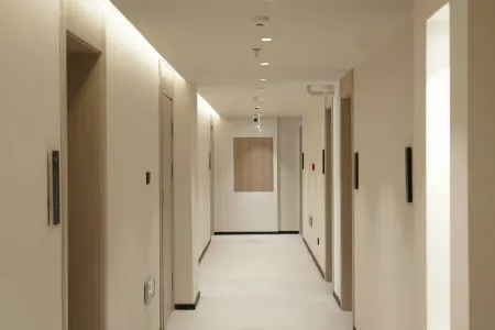 L.HOTEL Отели рядом с достопримечательностью «Ocean University of China Calligraphy Institute»