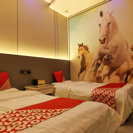 Yiyu Fengqing Theme Hotel