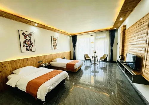 Narat · Whispering Mountains | Free Lodge