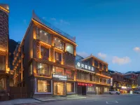 Yangjing Hotel (Siguniang Mountain Changping Valley Scenic Area) Hotels in Xiaojin