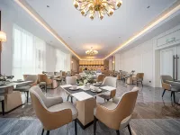 Vienna International Hotel (Qianjiang Lobster City & Art College)