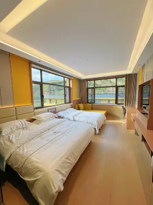 Qidian Yunxi Family Homestay (Zhagulu Town)