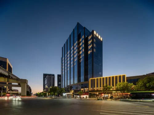 Wuhu Station Jinsha Plaza Atour Hotel - 4-Star