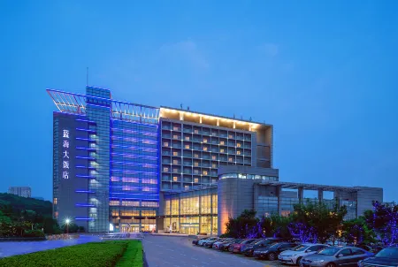 Blue Horizon Hotel (China University of Petroleum) Отели рядом с достопримечательностью «Jiaonan Jimiya Fishing Port»