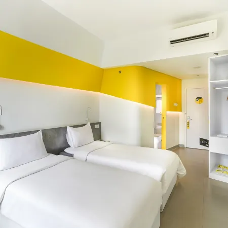 Yello Hotel Manggarai Отели рядом с достопримечательностью «Торговый центр Epicentrum Walk»