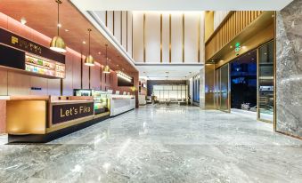 Yishang PLUS Hotel (Chongqing Nanping University of Commerce Light Rail Station Store)