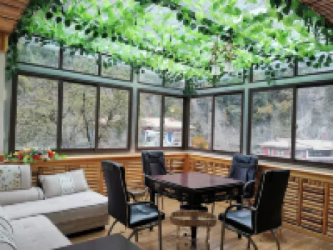 Cailin Holiday Manor Hotels in Heishui