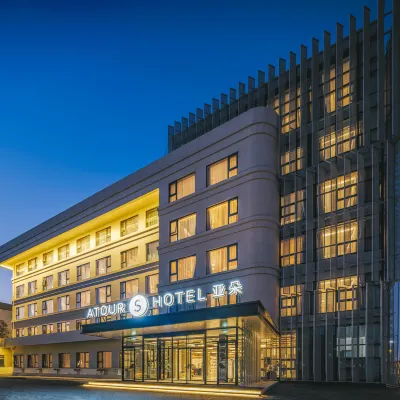ATOUR HOTEL Beiijng-Near by Old Summer Palace-Qinghe Metro station-the nearest way to The Great Wall Hotels near Xierqi Station