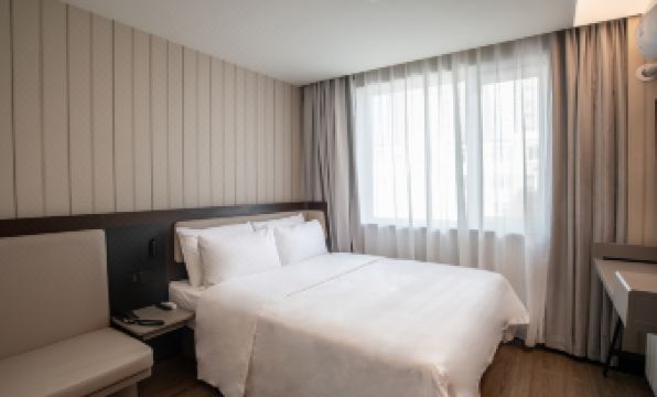 HanTing Hotel (Beijing Sanyuanqiao Yansha Embassy Area)
