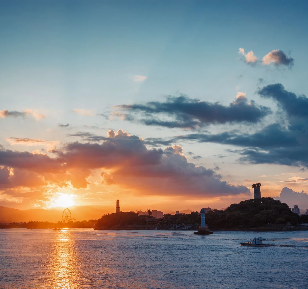 <h1>白鹿洲公園附近住宿飯店推薦</h1>