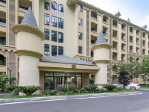 悦湖度假酒店(英德奥园巧克力店)