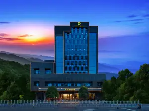 Wanyi Qingqin Hotel
