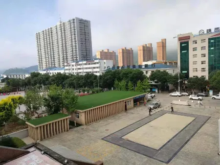 Oasis Hotel Отели рядом с достопримечательностью «Народное правительство Ганкуй»