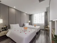 Crescent Moon Hotel (Chengdu Chunxi Road Tianfu Square Station) Hotéis em Chengdu