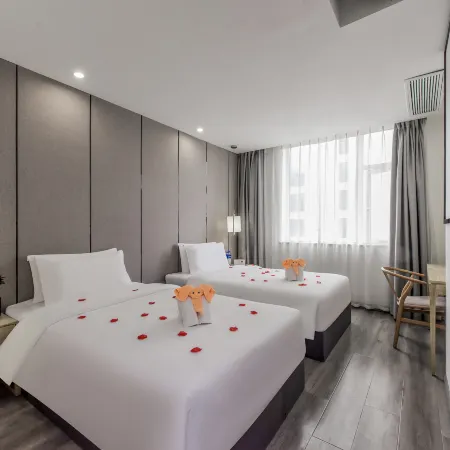 Crescent Moon Hotel (Chengdu Chunxi Road Tianfu Square Station)