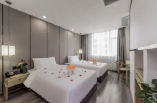 Crescent  M00n Hotel (Chengdu Chunxi Road Tianfu Square Metro Station)